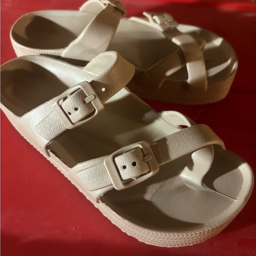 Women’s platform Beige Strappy Sandals size 9 new